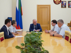 Состоялась рабочая встреча заместителя генерального директора Фонда ЖКХ Тамирлана Аджиева с председателем Правительства Республики Дагестан Абдулпатахом Амирхановым